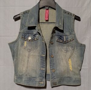 Almost Famous EUC Jean Vest, Jr Sz L, Metal Rivets on Shoulders & Pockets